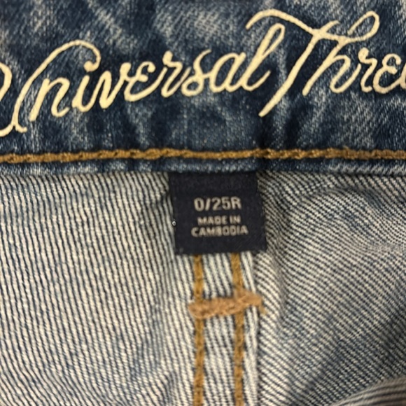 Universal Threads Denim Shorts - Picture 2 of 3